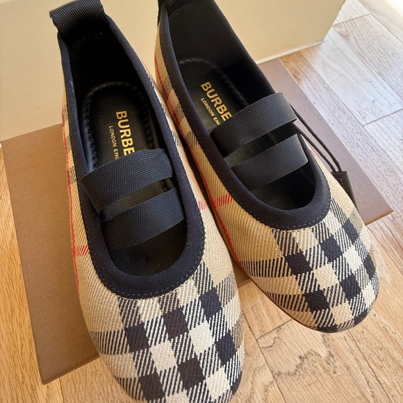 Burberry Grace Beige and Black Plaid Ballet Flat Shoe Girls s25 - Picture 6 of 8
